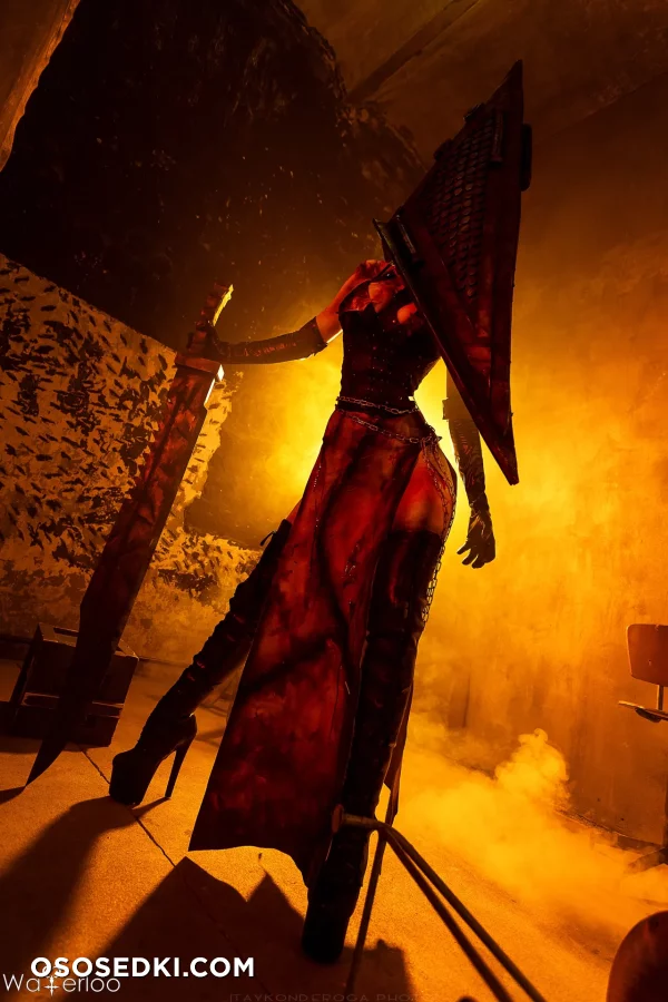 Waterloo Cosplay - Pyramid Head - Silent Hill - 2