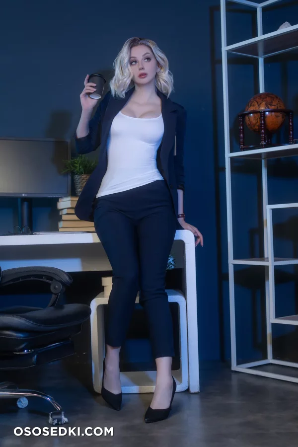 Daria Kravets  Fishy Cosplay - Grace Ashcroft - Resident Evil  Biohazard - 2