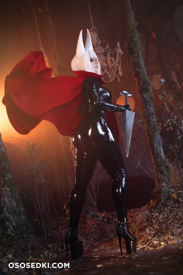 Alice Cosplay  Your Personal Succubus - Hornet - Hollow Knight - 2
