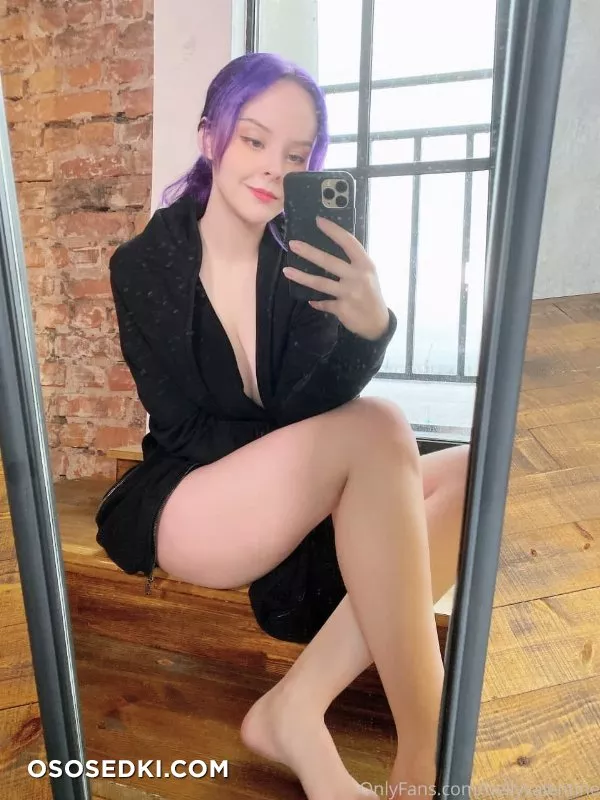 Helly Valentine. Mirror - 2