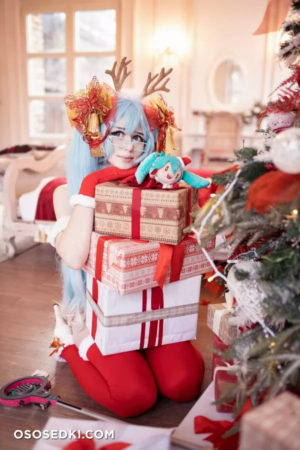[4] Hatsune Miku (Original New Year 2020) - Vocaloid - 2