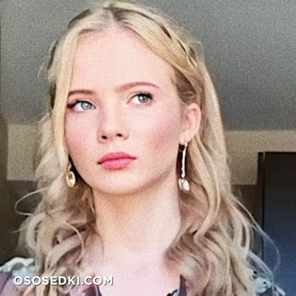 Freya Allan - 2
