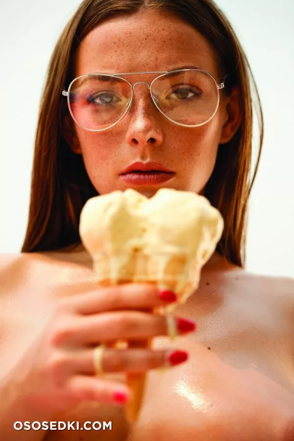 Olga Kobzar in Playboy Portugal - 2