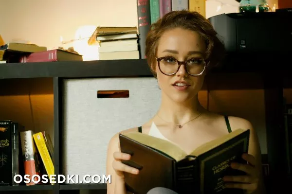 Sabrina Nichole. Bookworm - 2