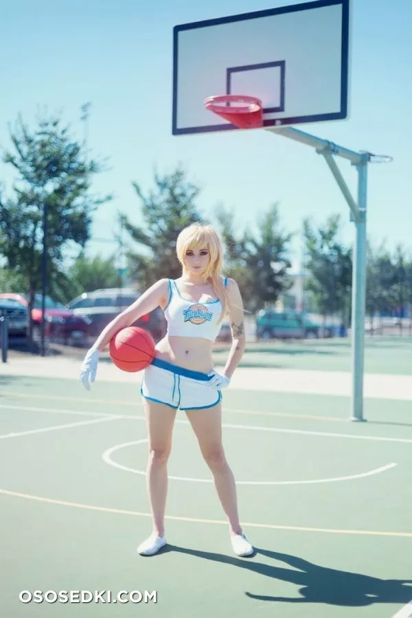 Kayla Erin. Lola Bunny. Looney Tunes - 1