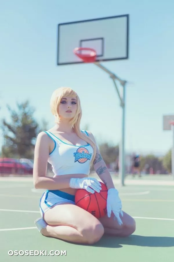 Kayla Erin. Lola Bunny. Looney Tunes - 2